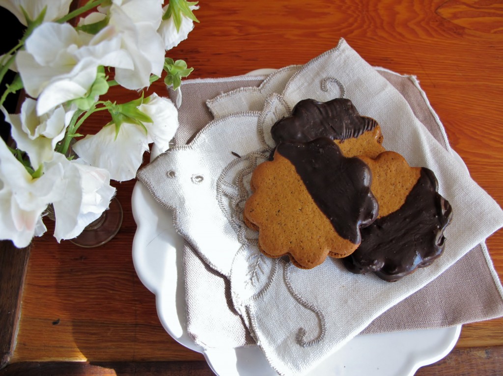 Marmalade Filled, Chocolate Dipped Cookies: Using Jams in Desserts best rounds 1024x766 Marmalade Filled, Chocolate Dipped Cookies: Using Jams in Desserts